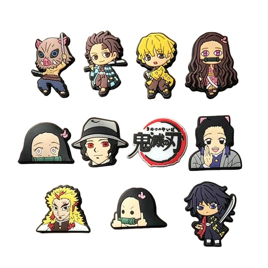 Onze breloques Demon Slayer en PVC représentant des personnages chibi, à clipser sur des sabots