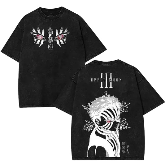 T-shirt noir délavé, yeux tatoués d'Akaza imprimés sur la poitrine, silhouette blanche au dos sous la mention Upper Moon III